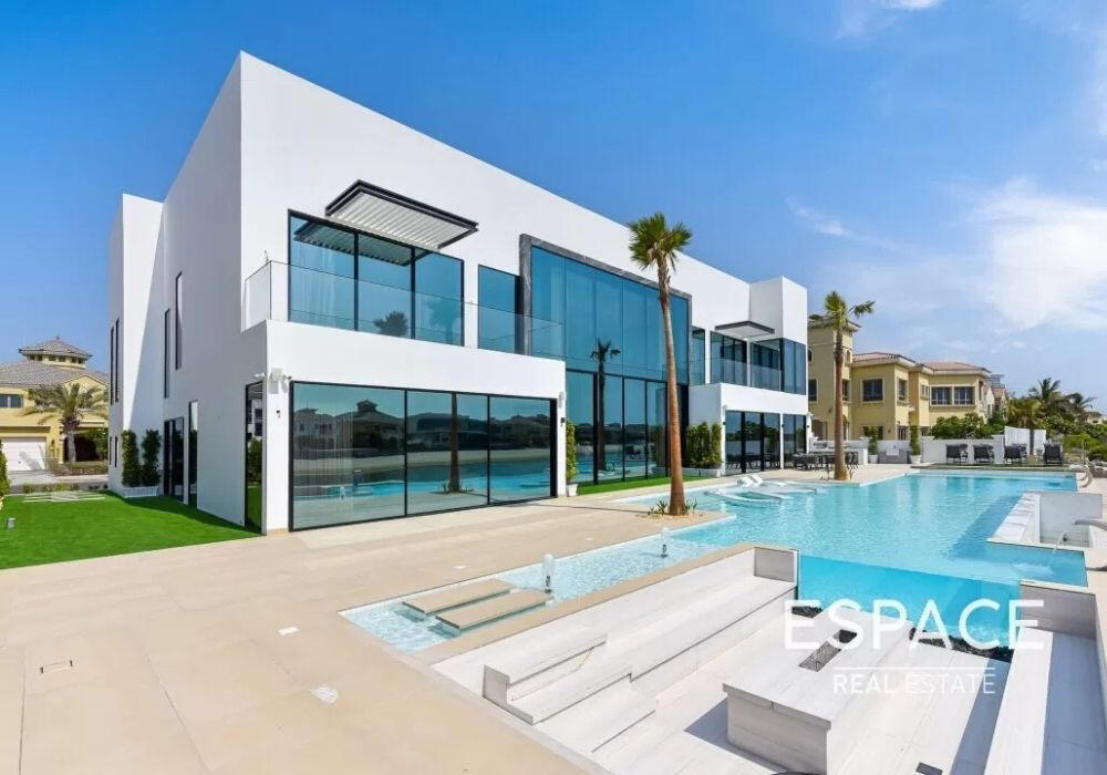 Ultra-luxury 6 bedroom signature villa brand new fully upgraded on Frond F Palm Jumeirah Dubai