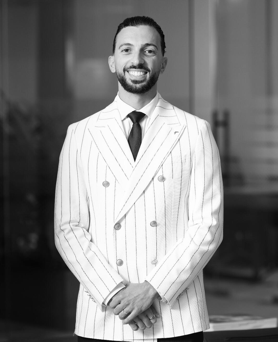 Portrait of Sylvio Caruso, luxury real estate agent in Dubai with 12 years of experience in Europe and UAE